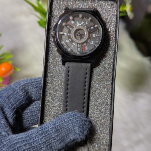 fashionable black leather analog wrist watch